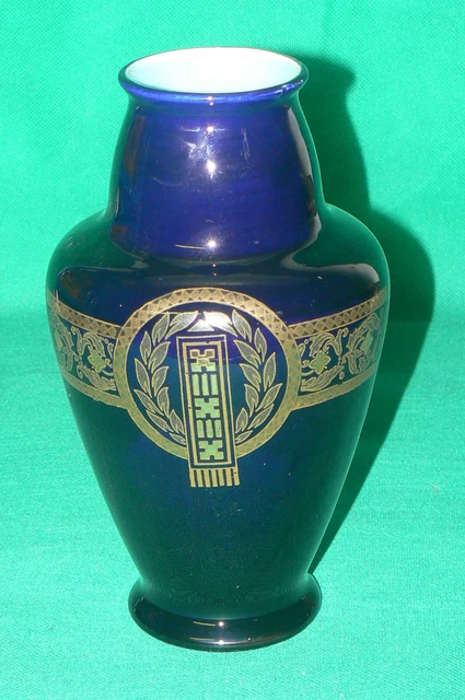 SARREGUEMINES vase bleu de Sèvres signé N° 3304 en creux