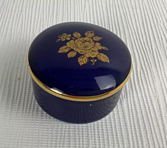 Ancien XXème superbe pilulier, boite à bijou en porcelaine bleu cobalt Limoge