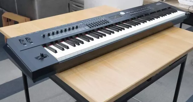 ROLAND RD 2000 Package: Keyboard+ Case+Petal.
