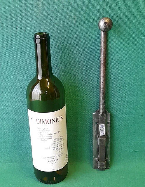 Rottura Della Mano La Catena Ha Indossato Le Manette Illustrazione Vettoriale - Illustrazione Di