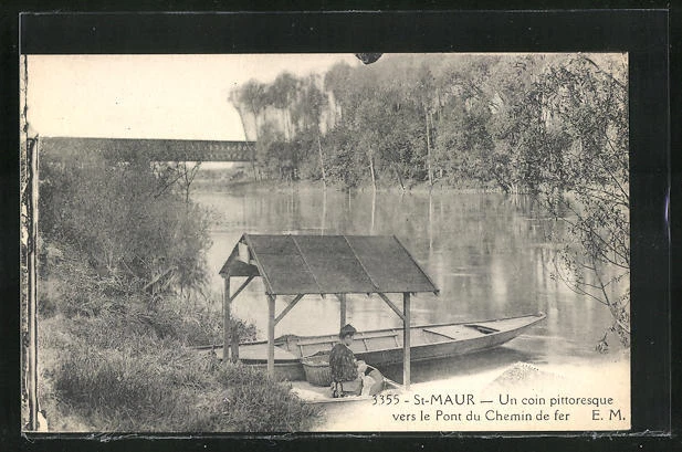 CPA St-Maur, Un coin pittoresque vers le Pont du Chemin de fer, Waschfrau