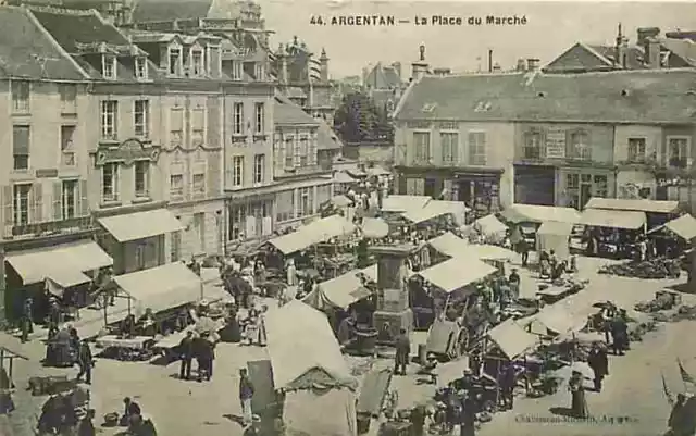 61 - Argentan - La Place du Marché - Animée - CPA - Voir Scans Recto-Verso
