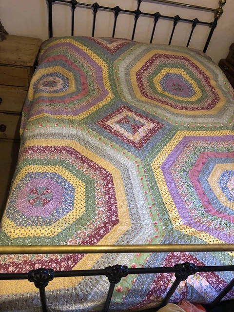 Lovely Very Large Vintage Traditional Patchwork Quilt, Hex Wheel Design,96”x92”.