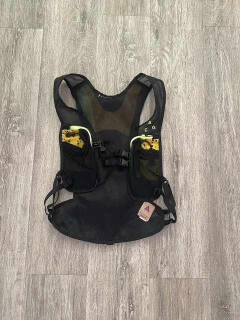 Nike ACG Hydration Mesh Vest Size S/M Nike ACG Hydration Mesh Vest Size S/M