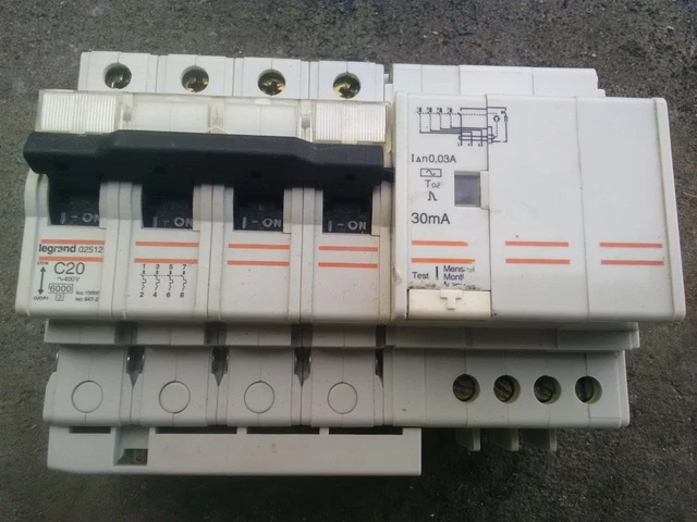 Schneider Electric - Acti9, iC60N disjoncteur 4P 20A courbe C - Réf : A9F74420