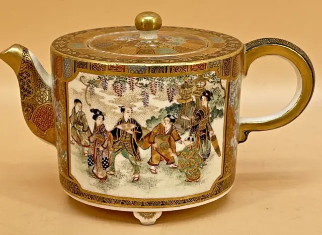 Detailed Japanese Meiji Satsuma teapot By Ryozan