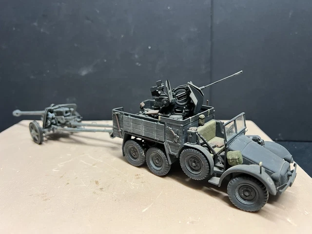 Maquette en résine au 1/35e du semi-chenillé cargo blindé