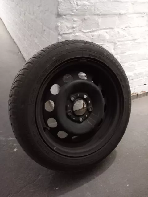 Satz Winterreifen 1er BMW Goodyear Ultragrip 7 195/55R16 auf Stahlfelge schwarz