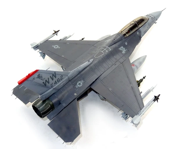 PRO-Built 1-48_General Dynamics F-16D Block 50 - USAF Viper 2 seat_Kinetic