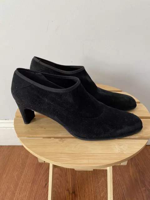 Stuart Weitzman Womens Black Suede Slip On Heel Ankle Boots Shoes Size 8