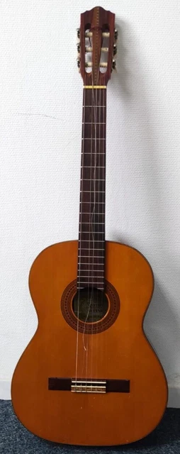 Suzuki Gitarre No 34 mit verschließbaren Hartschalenkoffer Höhe ca. 106,5cm