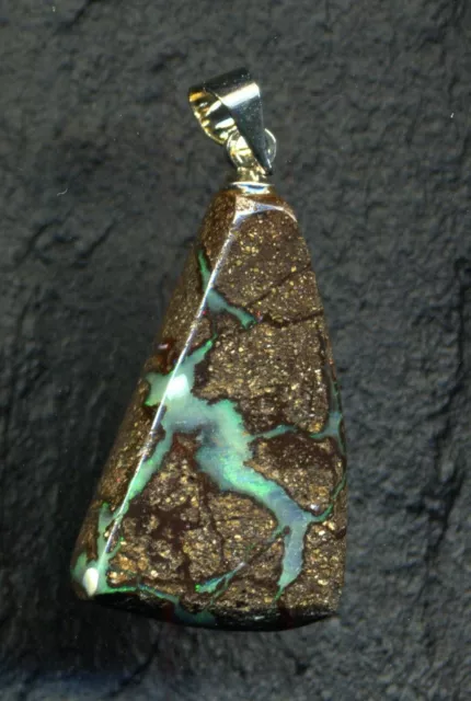 N°241-Pendentif Pendentif d'Opale Boulder d'Australie (Queensland ) de 13,55 ct