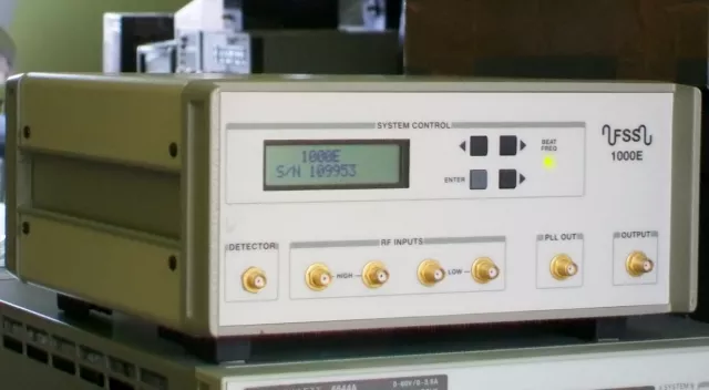 FEMTOSECOND SYSTEMS INC.  FSS1000E phase noise test set