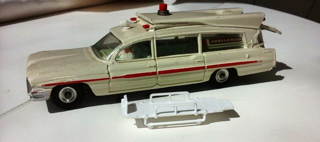 DINKY TOYS GB n° 263 Superior Criterion ambulance, avec civière