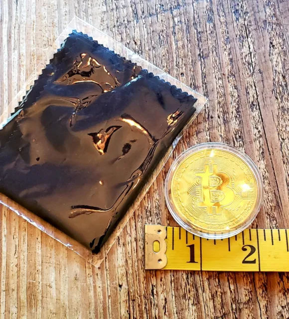 2013 Gold Tone Collectable Bitcoin Coin Token With Polishing Cloth & Clear Case.