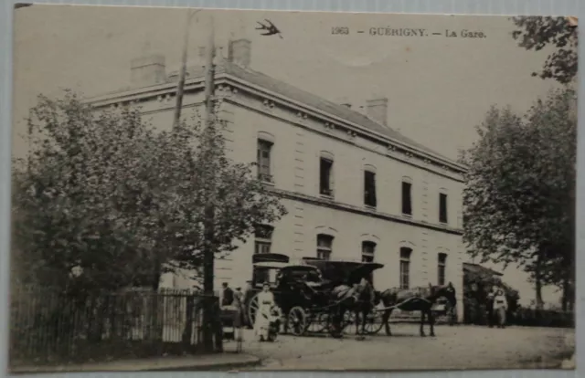 GUERIGNY 58 cpa la Gare avec calèche Bon Etat animée