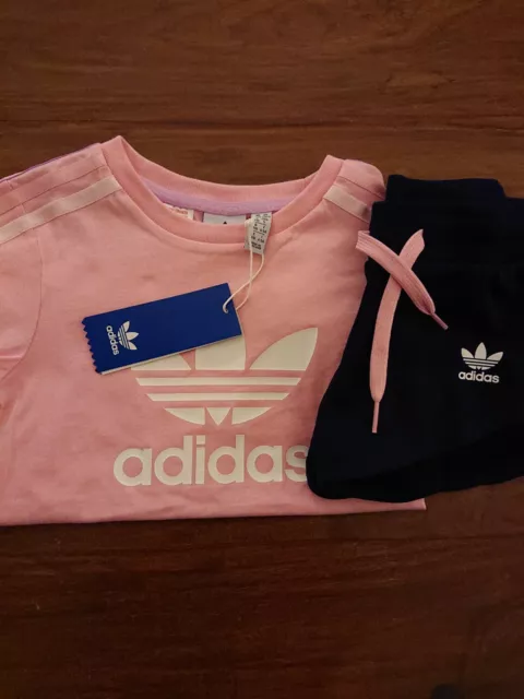 Adidas Girls T- Shirt And Shorts Set, Age 4/5, New With Tags