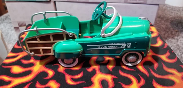 Hallmark Kiddie Car Classics Murray Station Wagon QHG9007