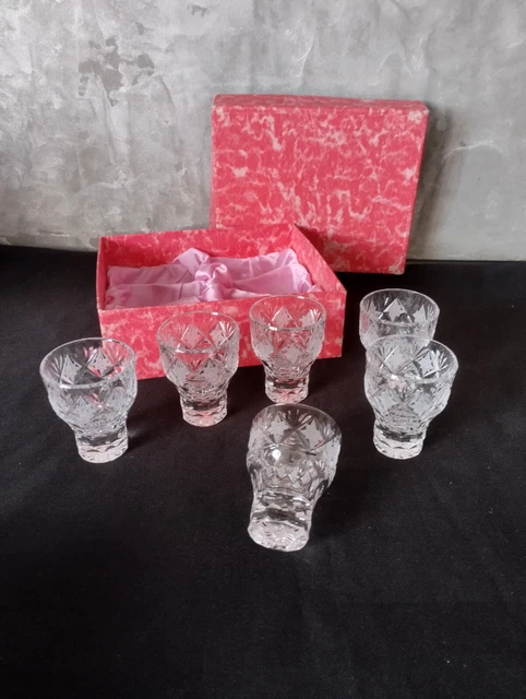 5 anciens verres à liqueur, années 50