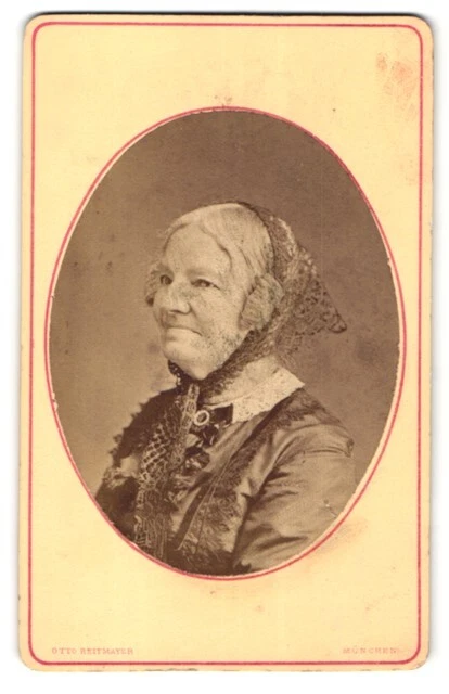 Fotografie Otto Reitmayer, München, Portrait betagte Dame mit Kopftuch