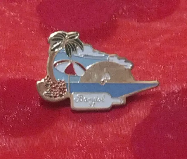 Pins Pin's Pin Badge Vintage Collection Pub Boisson Vin Logo Bandol 91 Mer Plage