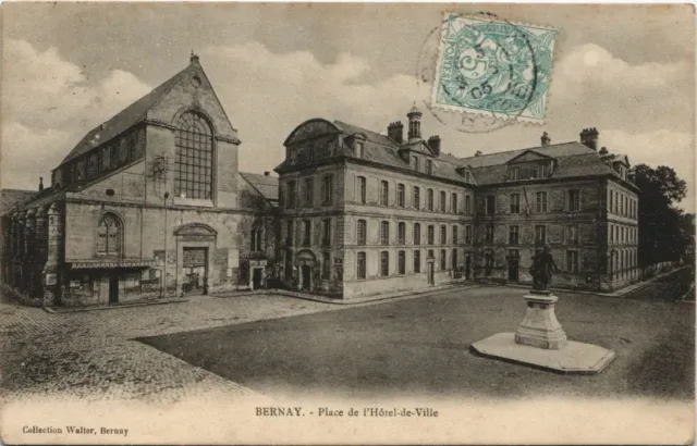 CPA BERNAY Place de l'Hotel-de-Ville (1148552)