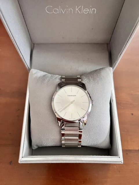 Troc Echange MONTRE NEUVE A QUARTZ FEMME sur