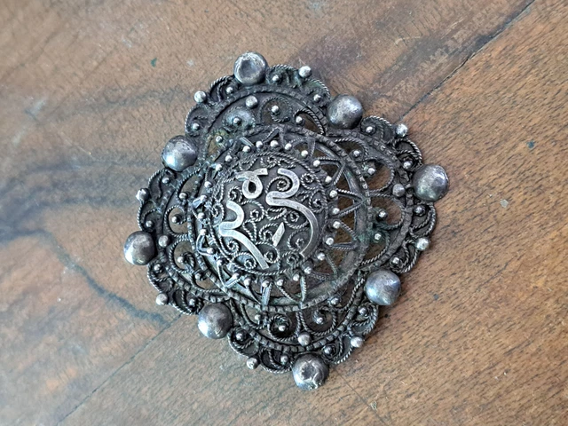 Broche Ancienne En Argent Massif – Modèle Ethnique – Vintage