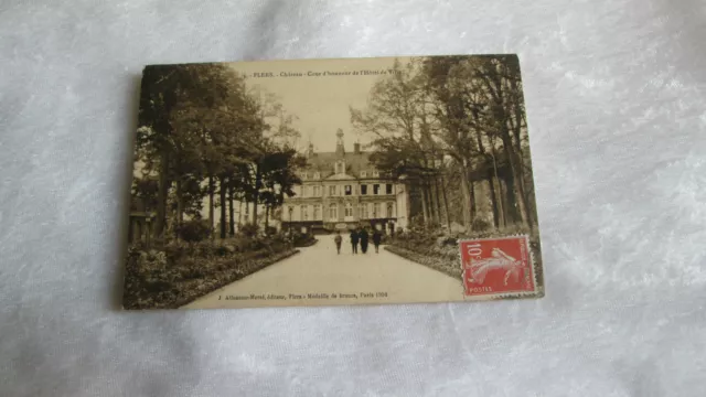 CPA carte postale Flers / Château cour d'honneur de l'Hôtel de ville 1914 animée