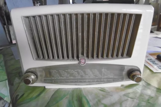 RADIO A LAMPES PHILIPS MODELE BF341 A   IVOIRE  Année 1954