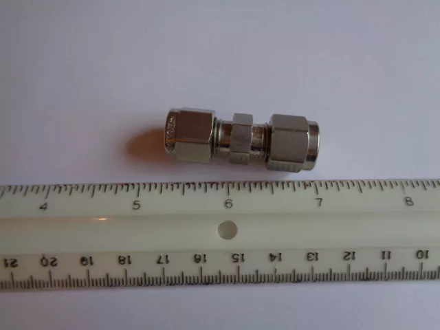 Brand New Swagelok 1/4" Union, SS-400-6