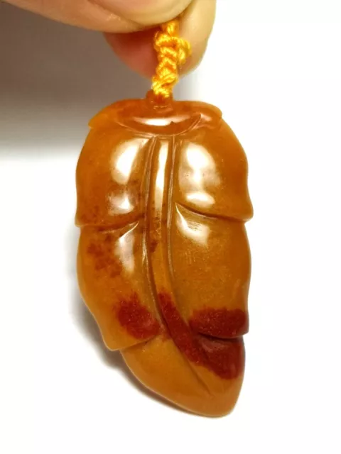 100% Natural Chinese Jade Hand-carved Pretty leaf Pendant Jade Necklace Gift