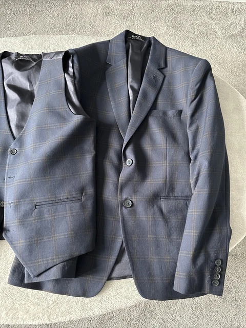 Nuovissima tuta Roco Boys Navy Check vestibilità moderna in 3 pezzi.