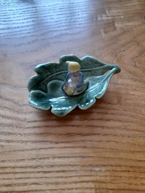 Vintage 1950s Shamrock pottery Ireland leprechaun on leaf trinket/pin dish