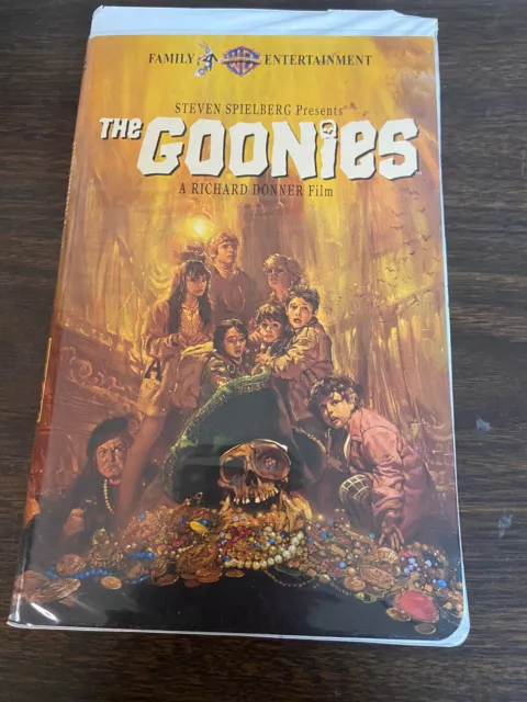 THE GOONIES VHS VCR Tape 1985 Clamshell Case Steven Spielberg Tested $9 ...