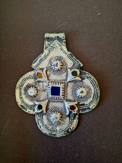 Pendentif Ancien Berbère En Argent Avec Corail - Occasion, Pièce Unique