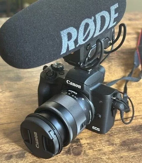 Canon M50 Mark II - Black (EF-M 15-45 + 11-22 5.6) + Rode Mic & stuff