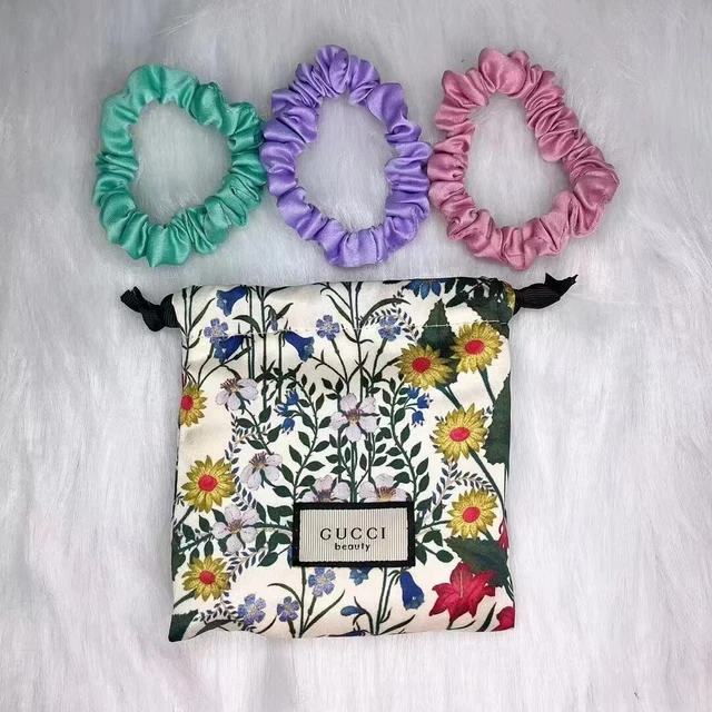 HAIR TIES BEAUTY Vip Gift Set of 3 Scrunchies with Pouch  display picture 1