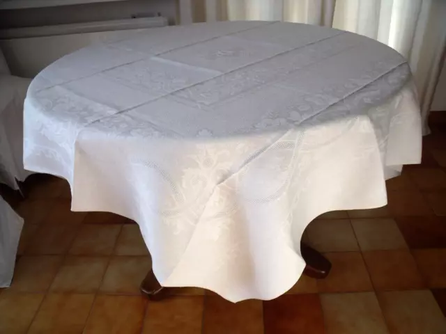 ancienne nappe blanche damassée en lin brodée " G P "