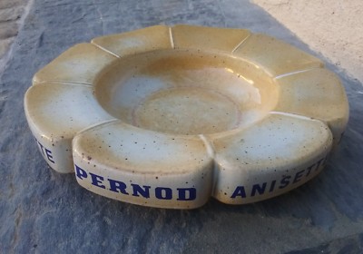 GRE Ancien Grand Cendrier de Comptoir Publicitaire PERNOD ANISETTE en Gré du Marais. 