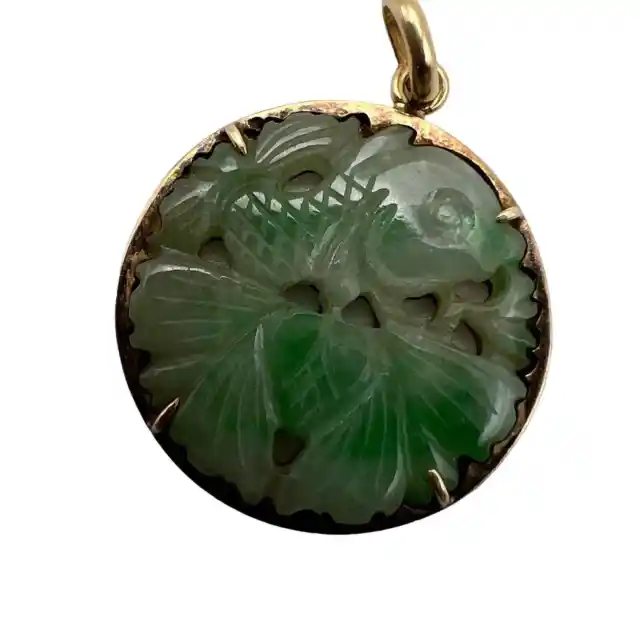 14K Yellow Gold Jadeite Carved Coy Fish Charm Pendant Chinese .75 Inch 3.46g