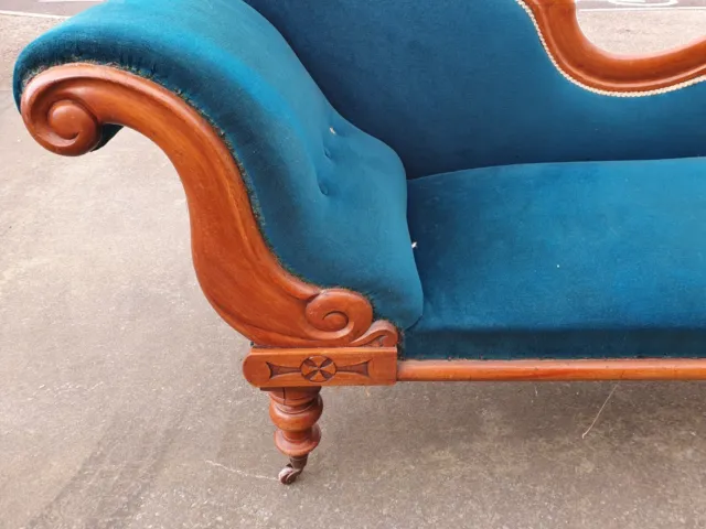Antique Victorian Chaise Longue         Delivery Available 2