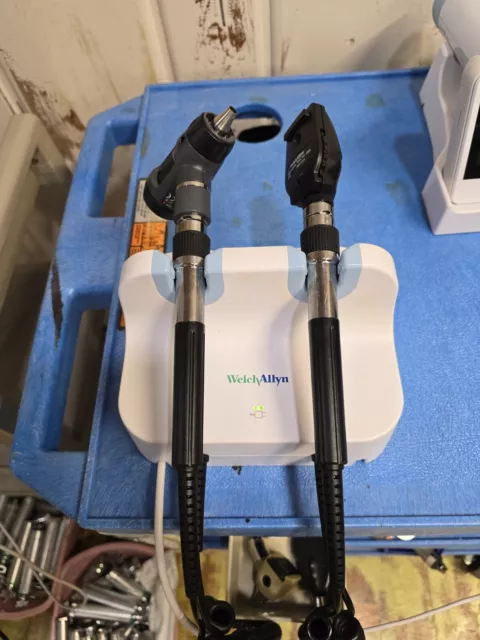 Welch Allyn 777 Wall Mount Otoscope System With 2 heads As Pictured Working