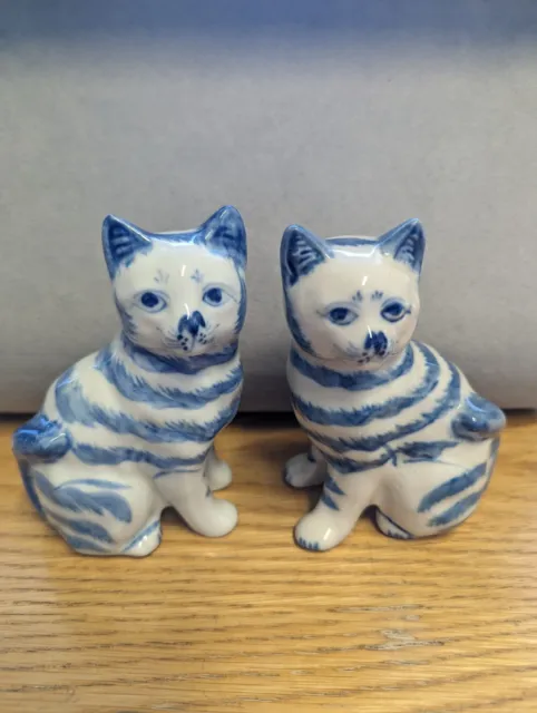 Set of 2 Blue and White Cats Figurine Porcelain Ceramic 4.5" Tall