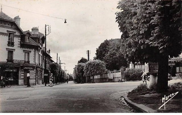 94 - Villeneuve le Roi - SAN23226 - Place de la République et Avenue du Maréc