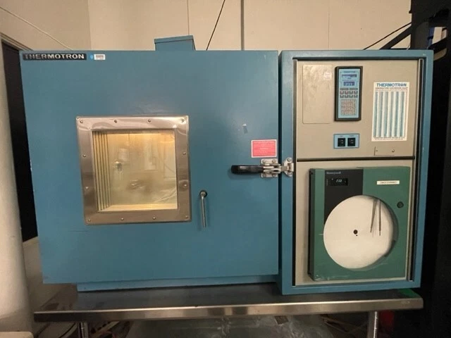Thermotron Industries S-5.5C Industrial Environmental Chamber with Manual Thermotron Industries S-5.5C Industrial Environmental Chamber with Manual