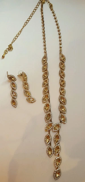 Parure collier et boucles d'oreille. Plaqué or 24 ct. (Neuf avec