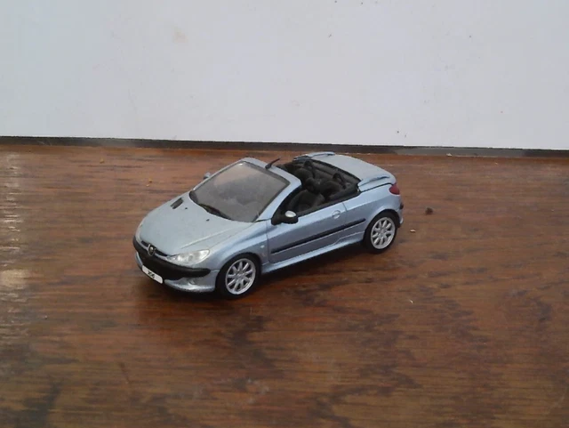Voiture Miniature NOREV 1/64 Peugeot 206 CC Grise - Avec Boîte Collection - Modèle Détaillé