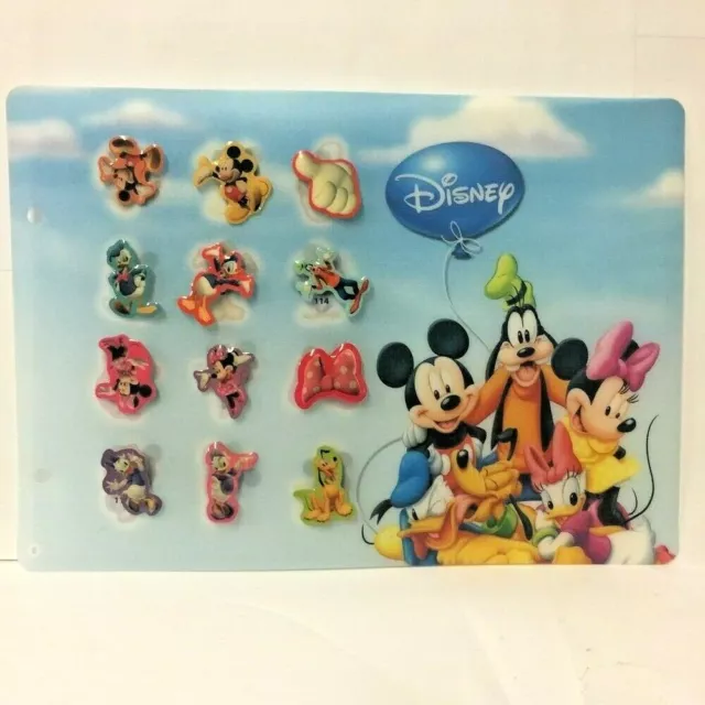 Lot de 12 Pin' s Disney avec planche - Mickey et ses amis