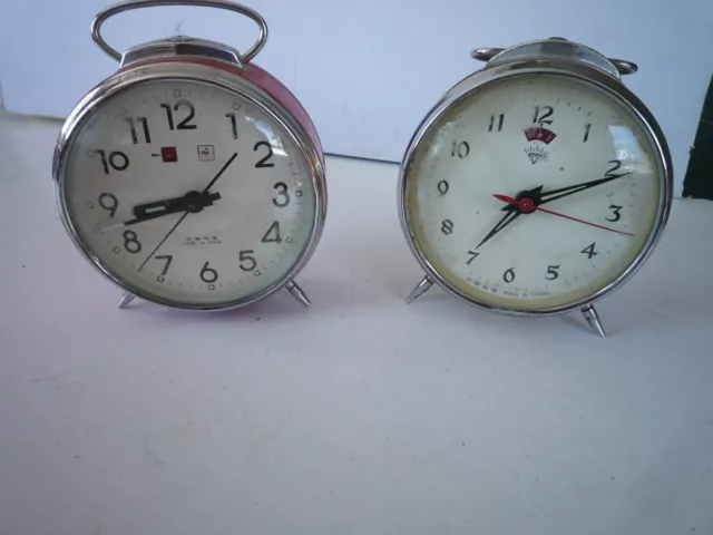 Lot De 2 Reveils Mecaniques  Vintage A Remettre En Marche